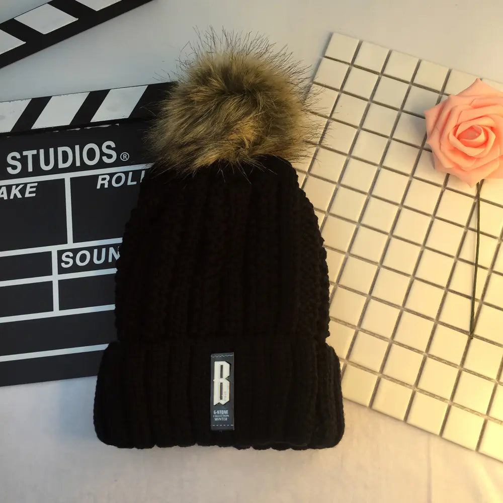 Women's Thick Winter Beanie Set with Warm Neck Warmer