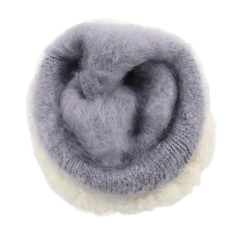 Winter knitted gloves |